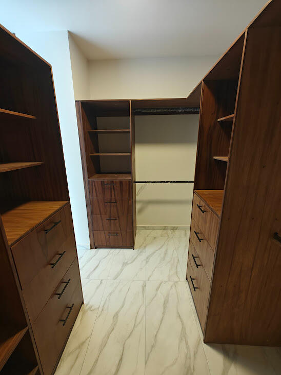 Walking Closet